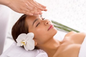 Getting reiki therapy
